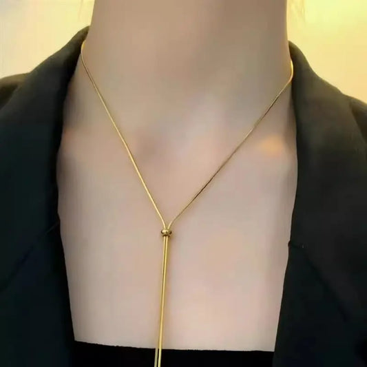 Drowselle Necklace