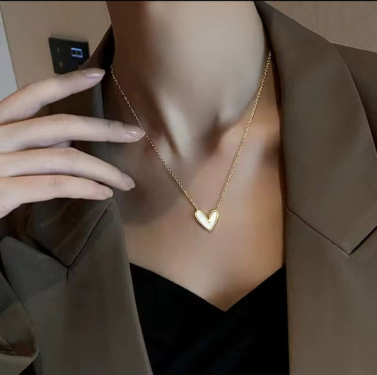 Amora Pendant
