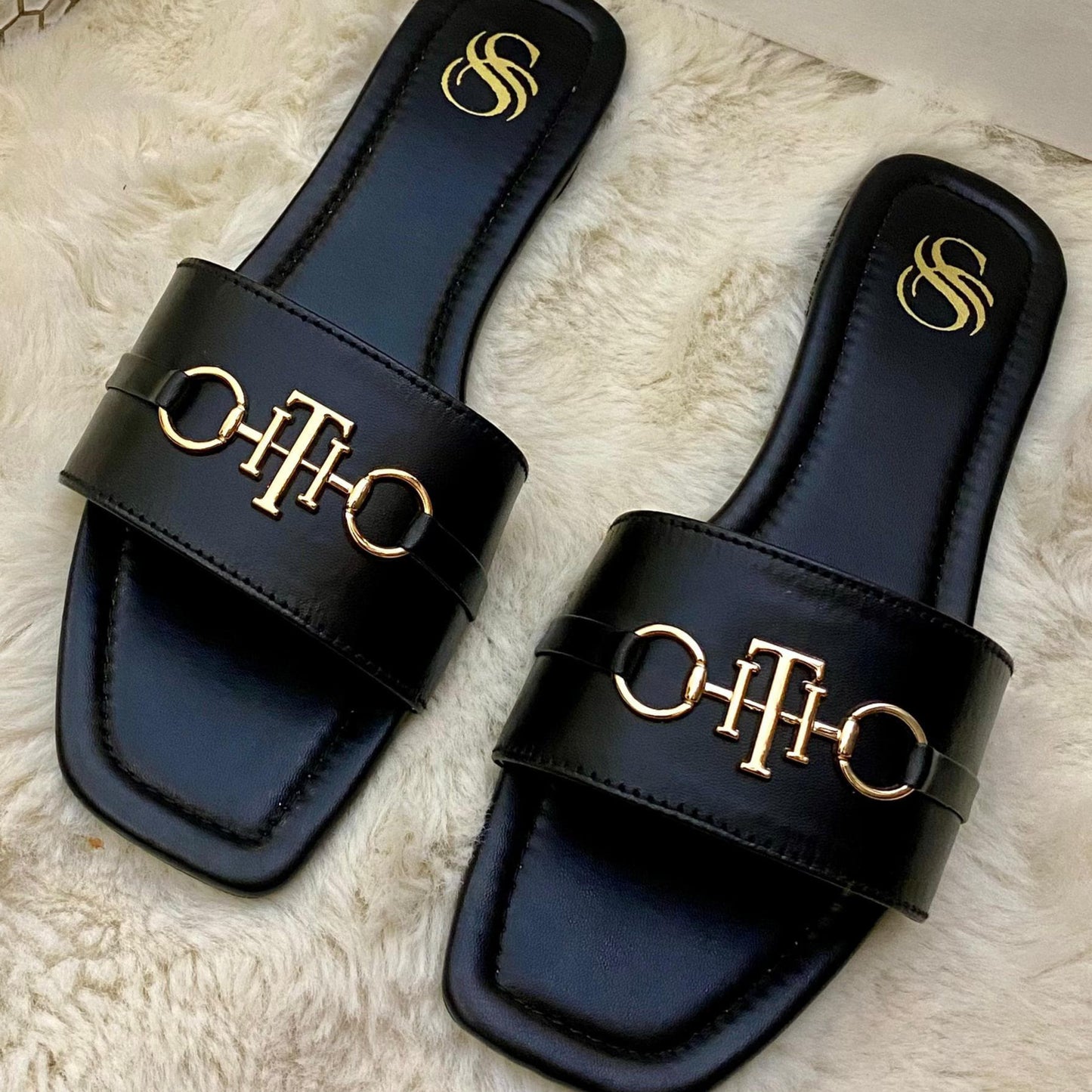 Buckle Flats