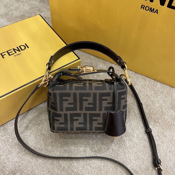 FenD Crossbody