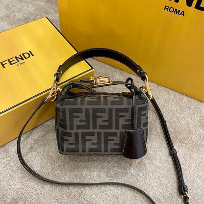 FenD Crossbody